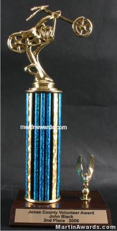 Blue Single Column Chopper Motorcycle With 1 Eagle Trophy 1